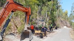 Pelaksanaan proyek peningkatan dan pemeliharaan jalan kabupaten di Jalur Candi - Srau. (Foto: PUPR for BeritaIDN)