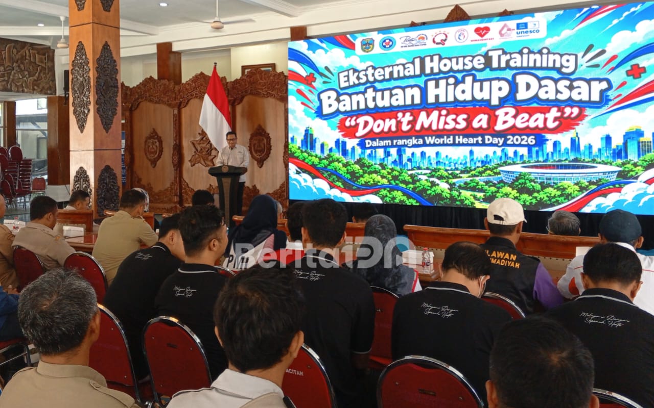 Peserta mengikuti Eksternal House Training Bantuan Hidup Dasar dalam rangka World Heart Day 2026 di Pendopo Kabupaten Pacitan, Selasa (6/10/2026). (Foto: Heri/BeritaIDN)