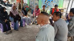 Kepala Bidang Penegakan Peraturan Daerah Satpol PP Pacitan Widiyanto saat memimpin penertiban dan penataan PKL di depan Gedung Gasibu, Rabu (7/10/2026). (Foto: Satpol-PP For BeritaIDN)