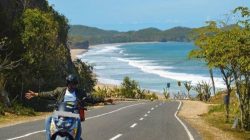 Agus Tasjudin Terpikat Pesona Pantai Soge, Perpaduan Laut, Muara, dan Jembatan Ikonik